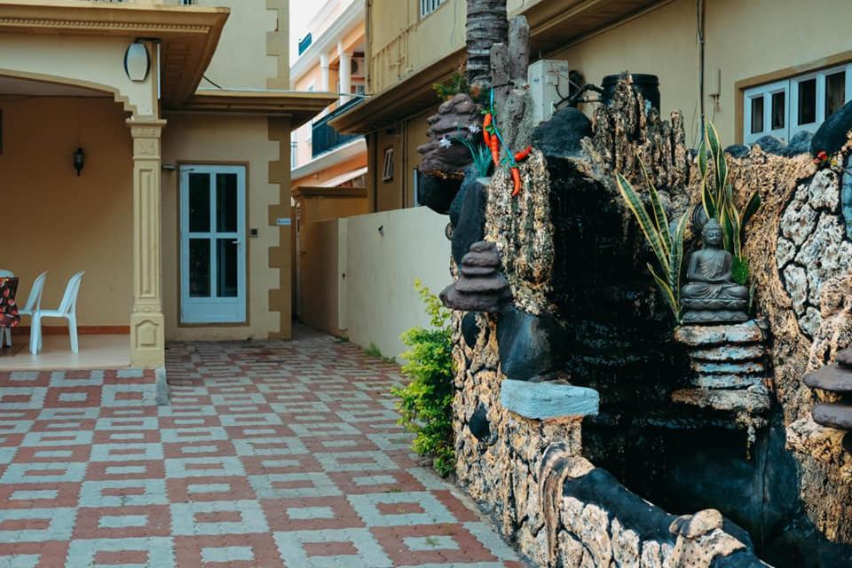 Rs Villas - Three Bedrooms Share Apartment With Private Room And Free Wifi And 100Mts To The Beach And Ac And 100Mts To Bus Stop And Pool Flic en Flac ภายนอก รูปภาพ