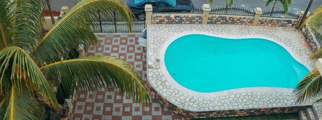 Rs Villas - Three Bedrooms Share Apartment With Private Room And Free Wifi And 100Mts To The Beach And Ac And 100Mts To Bus Stop And Pool Flic en Flac ภายนอก รูปภาพ