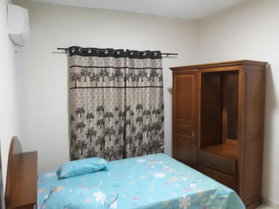 Rs Villas - Three Bedrooms Share Apartment With Private Room And Free Wifi And 100Mts To The Beach And Ac And 100Mts To Bus Stop And Pool Flic en Flac ภายนอก รูปภาพ
