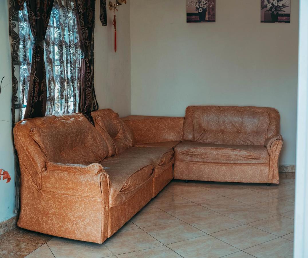 Rs Villas - Three Bedrooms Share Apartment With Private Room And Free Wifi And 100Mts To The Beach And Ac And 100Mts To Bus Stop And Pool Flic en Flac ภายนอก รูปภาพ
