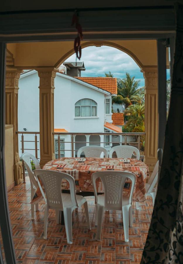 Rs Villas - Three Bedrooms Share Apartment With Private Room And Free Wifi And 100Mts To The Beach And Ac And 100Mts To Bus Stop And Pool Flic en Flac ภายนอก รูปภาพ