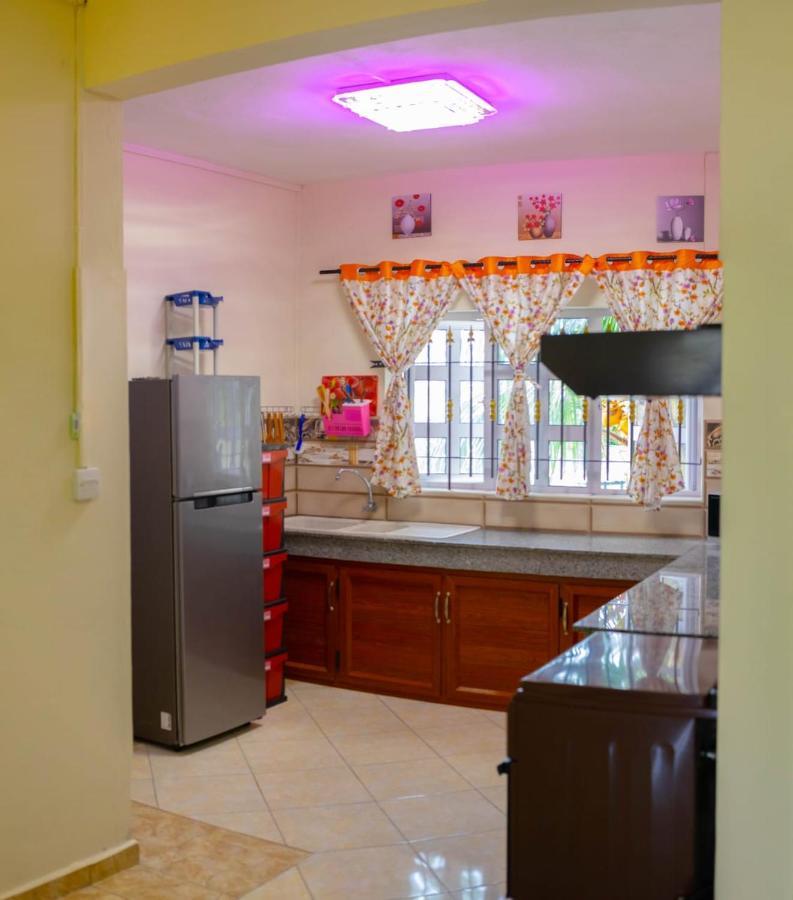 Rs Villas - Three Bedrooms Share Apartment With Private Room And Free Wifi And 100Mts To The Beach And Ac And 100Mts To Bus Stop And Pool Flic en Flac ภายนอก รูปภาพ