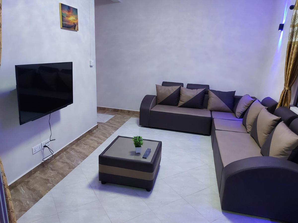 Rs Villas - Three Bedrooms Share Apartment With Private Room And Free Wifi And 100Mts To The Beach And Ac And 100Mts To Bus Stop And Pool Flic en Flac ภายนอก รูปภาพ